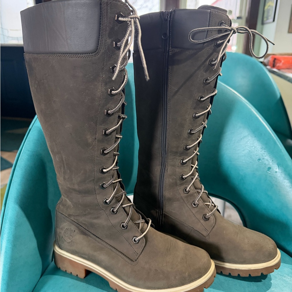 Timberland Women's Grey Suede 14” tall Lace-Up Boots runs small